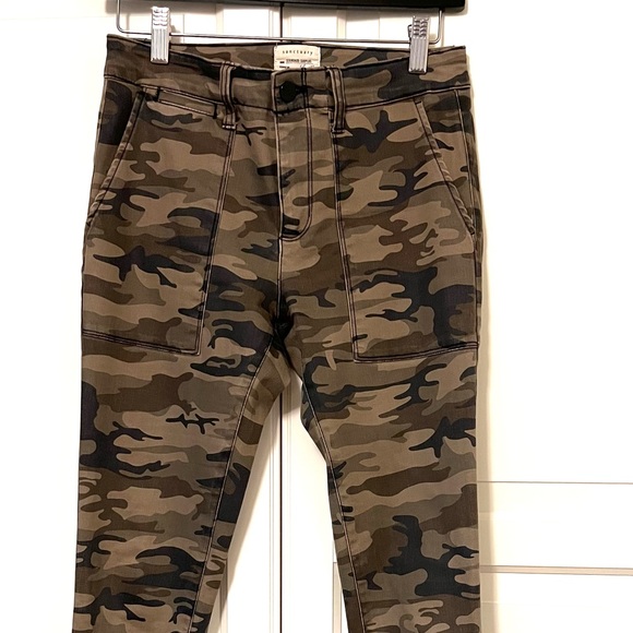 Sanctuary camo jeans barely worn, zippers at ankle. Purchased 2021 - Picture 3 of 4